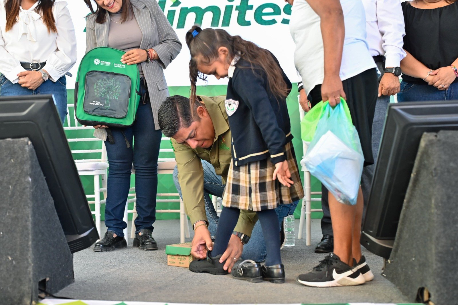 PARA APRENDER SIN LÍMITES, RICARDO GALLARDO ENTREGA APOYOS ESCOLARES 2025