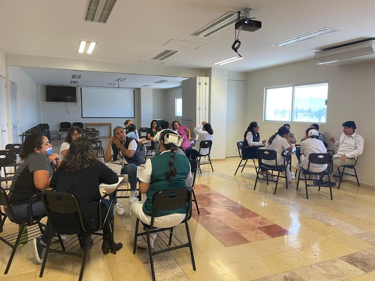 GOBIERNO IMPULSA CAPACITACIÓN DE PRIMER NIVEL EN FUNCIONARIOS