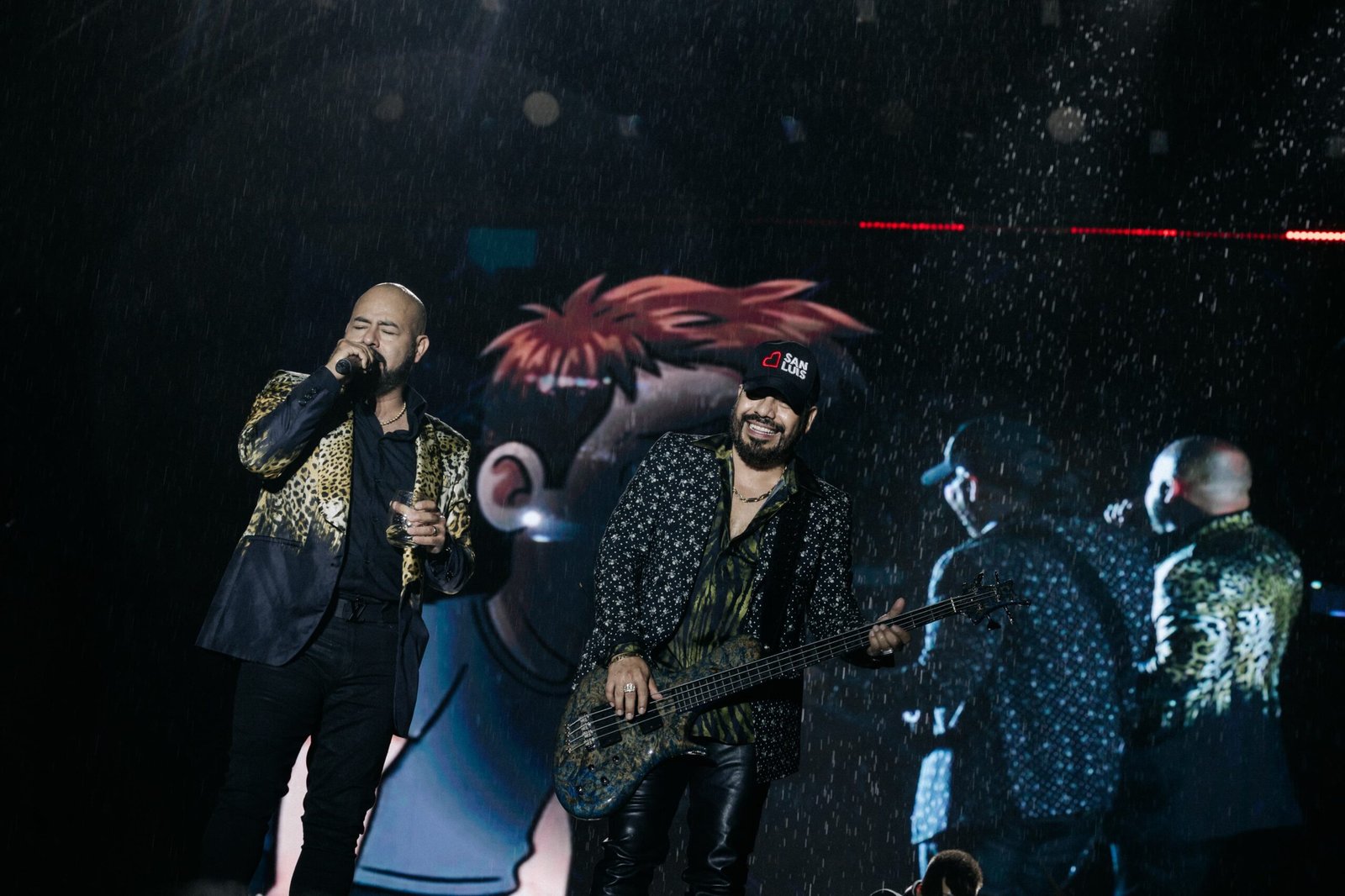 “INQUIETOS” Y “HEREDEROS” PONEN A CANTAR Y BAILAR SIN LÍMITES A LA FENAPO