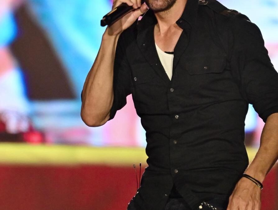 ENRIQUE IGLESIAS CONQUISTA A LA FENAPO