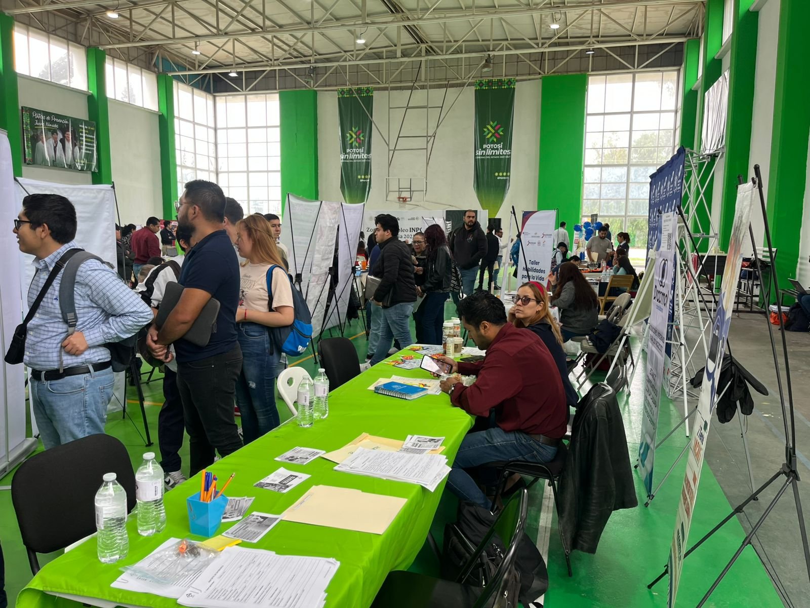 OPORTUNIDADES LABORALES SIN LÍMITES A LAS Y LOS JÓVENES