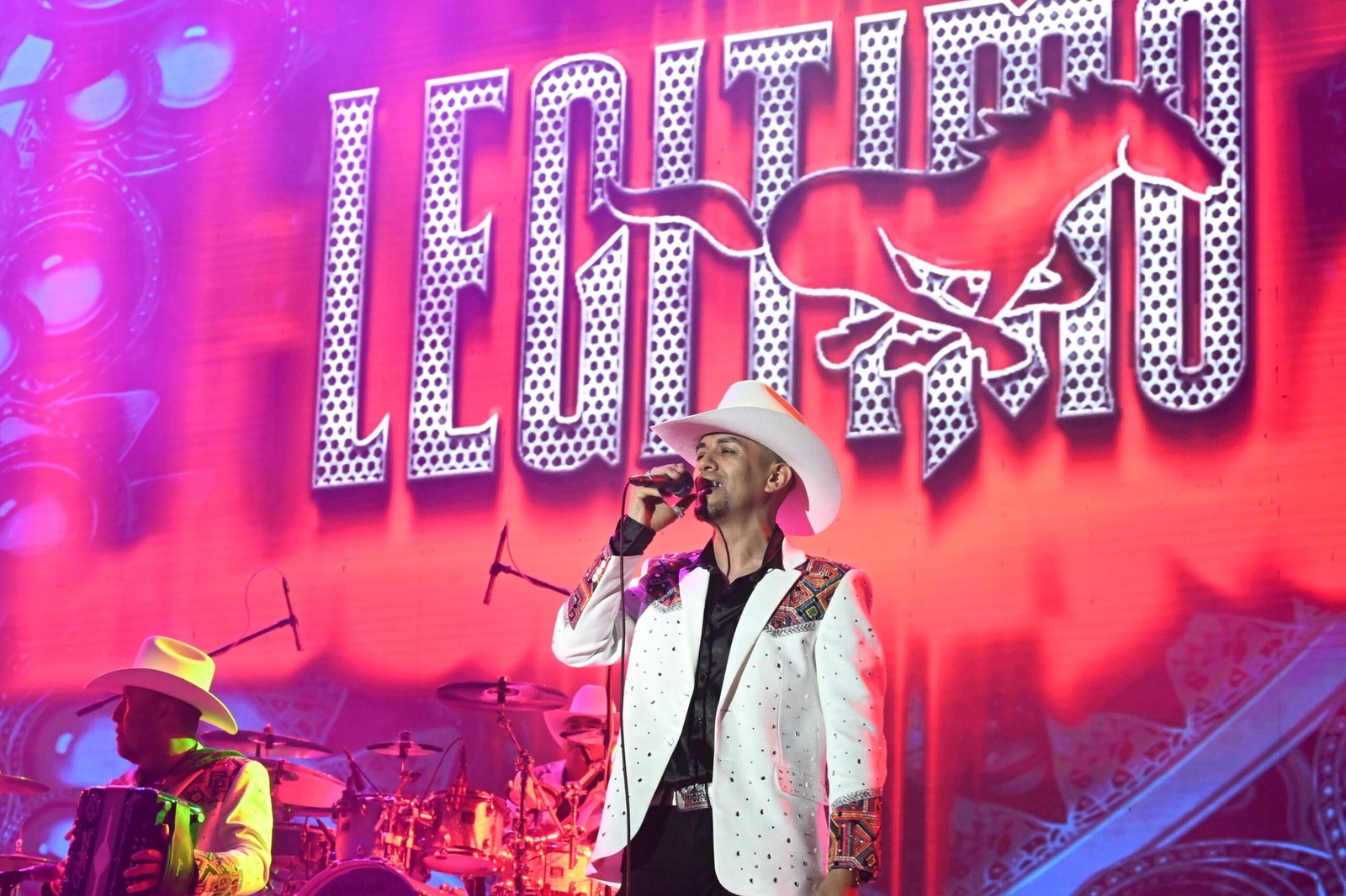 ABARROTA EL POTOSINAZO 200 MIL ASISTENTES A EL FORO