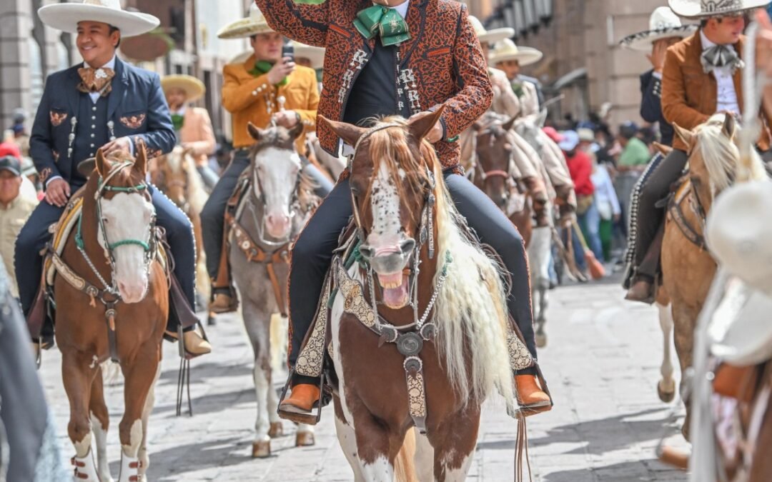 ENCABEZA RICARDO GALLARDO DESFILE CONMEMORATIVO DE LA INDEPENDENCIA DE MÉXICO