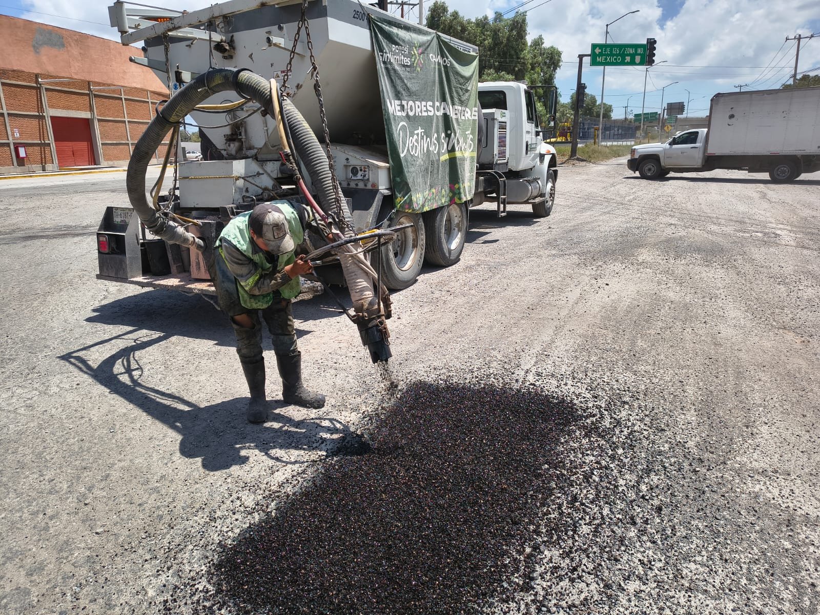 GOBIERNO ESTATAL ATENDIÓ 334 KILÓMETROS DE CAMINOS EN AGOSTO