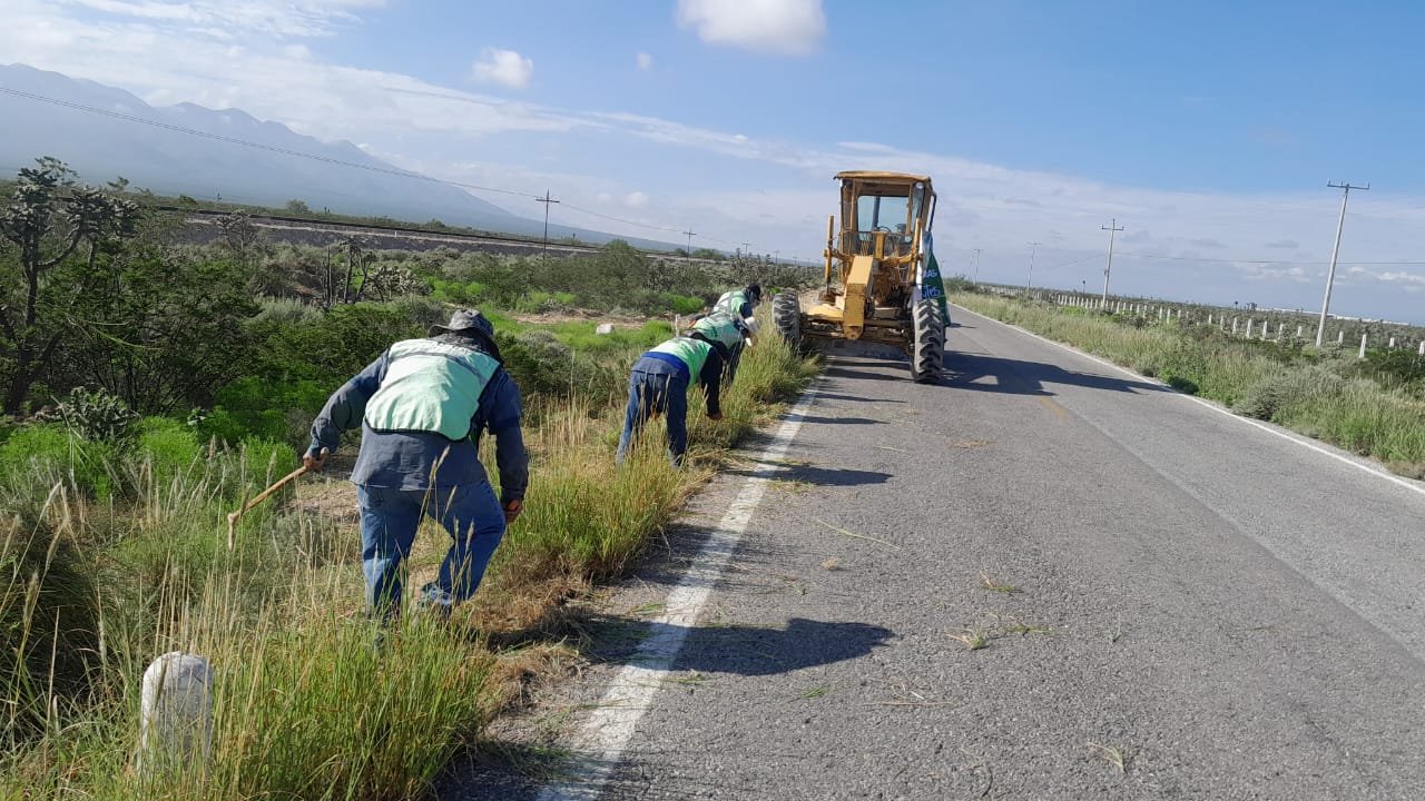 GOBIERNO ESTATAL MEJORA CAMINOS EN CATORCE
