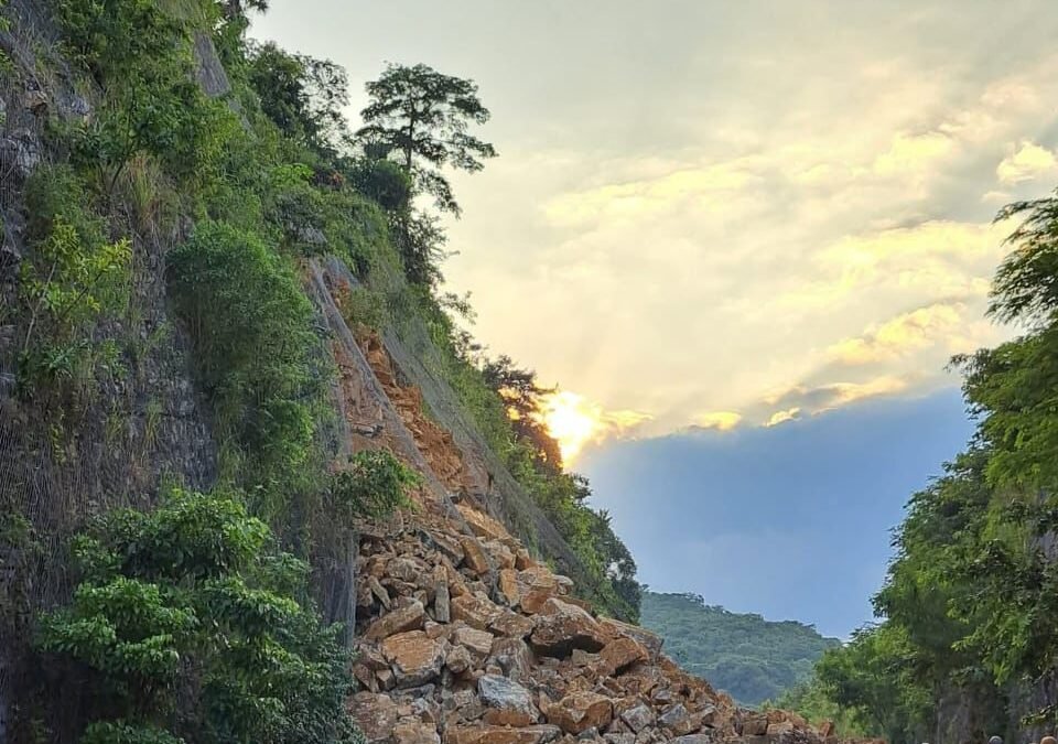 GOBIERNO ESTATAL, ATENTO PARA BRINDAR APOYO EN DERRUMBE