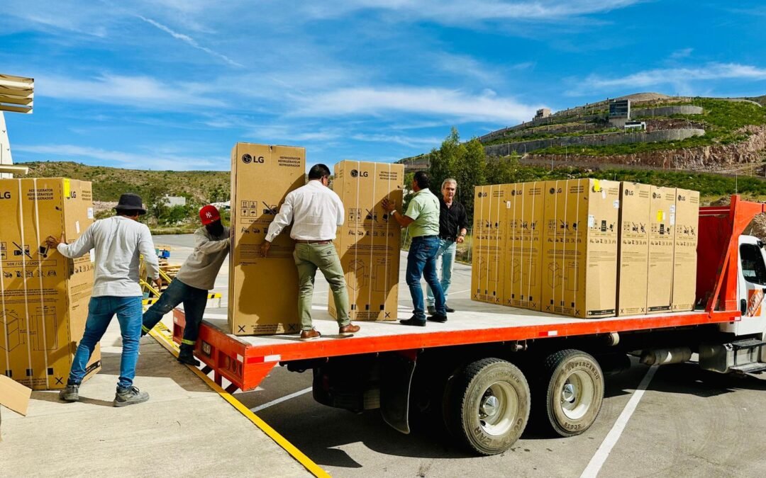 EMPRESARIADO POTOSINO DONA 110 REFRIGERADORES PARA DAMNIFICADOS DE LA HUASTECA