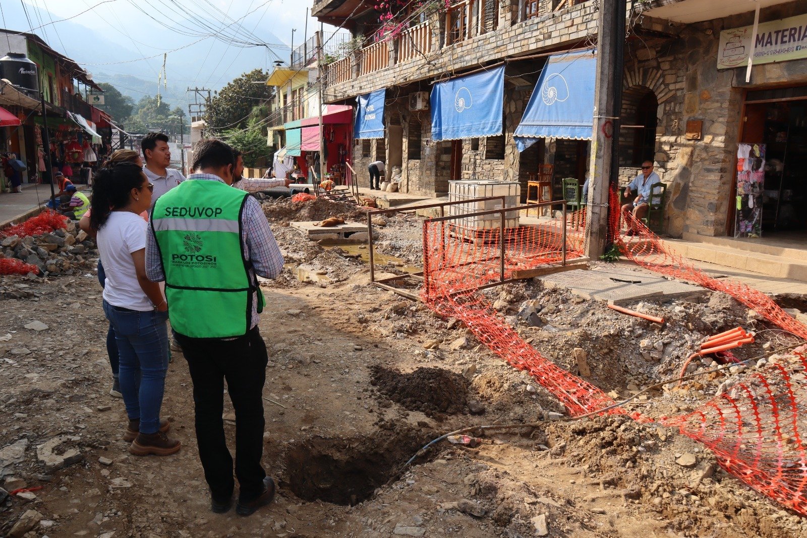 GOBIERNO SUPERVISA OBRAS DE MOVILIDAD EN LA HUASTECA