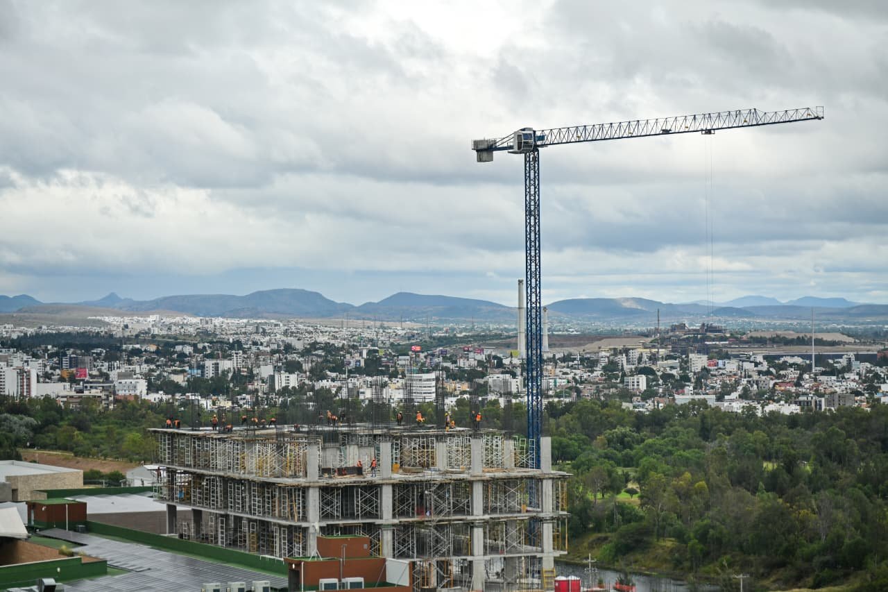 LA INDUSTRIA DE LA CONSTRUCCIÓN AVANZA SIN LÍMITES EN SAN LUIS POTOSÍ