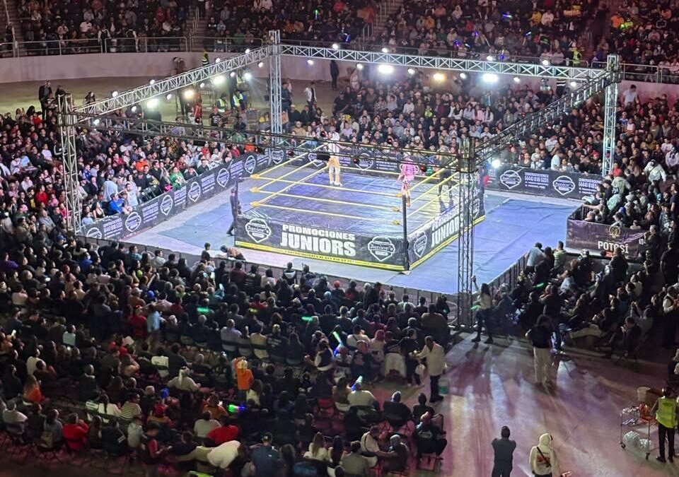 NOCHE DE ADRENALINA: LUCHA LIBRE AAA CONQUISTA LA ARENA POTOSÍ