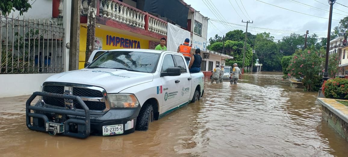 RICARDO GALLARDO ORDENA ATENCIÓN INMEDIATA A FAMILIAS DE LA HUASTECA