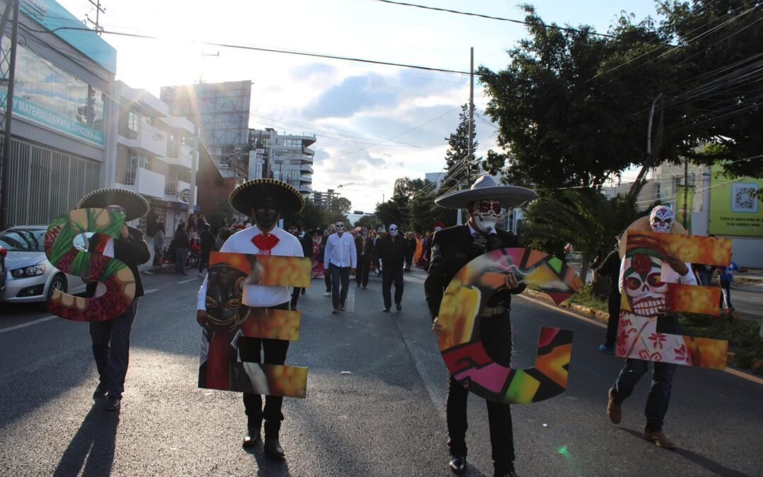 COLOR Y TRADICIÓN EN DESFILE MONUMENTAL DE “XANTOLO EN TU CIUDAD”