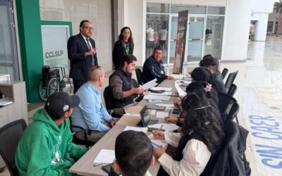 ESTUDIANTES DE DERECHO BRINDAN ORIENTACIÓN LABORAL