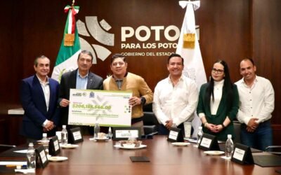 RICARDO GALLARDO CUMPLE A LA UASLP Y ENTREGA MAS DE 206 MILLONES