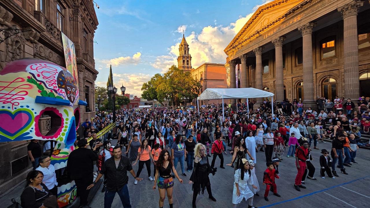THRILLER ENCIENDE SAN LUIS CON BAILE MASIVO