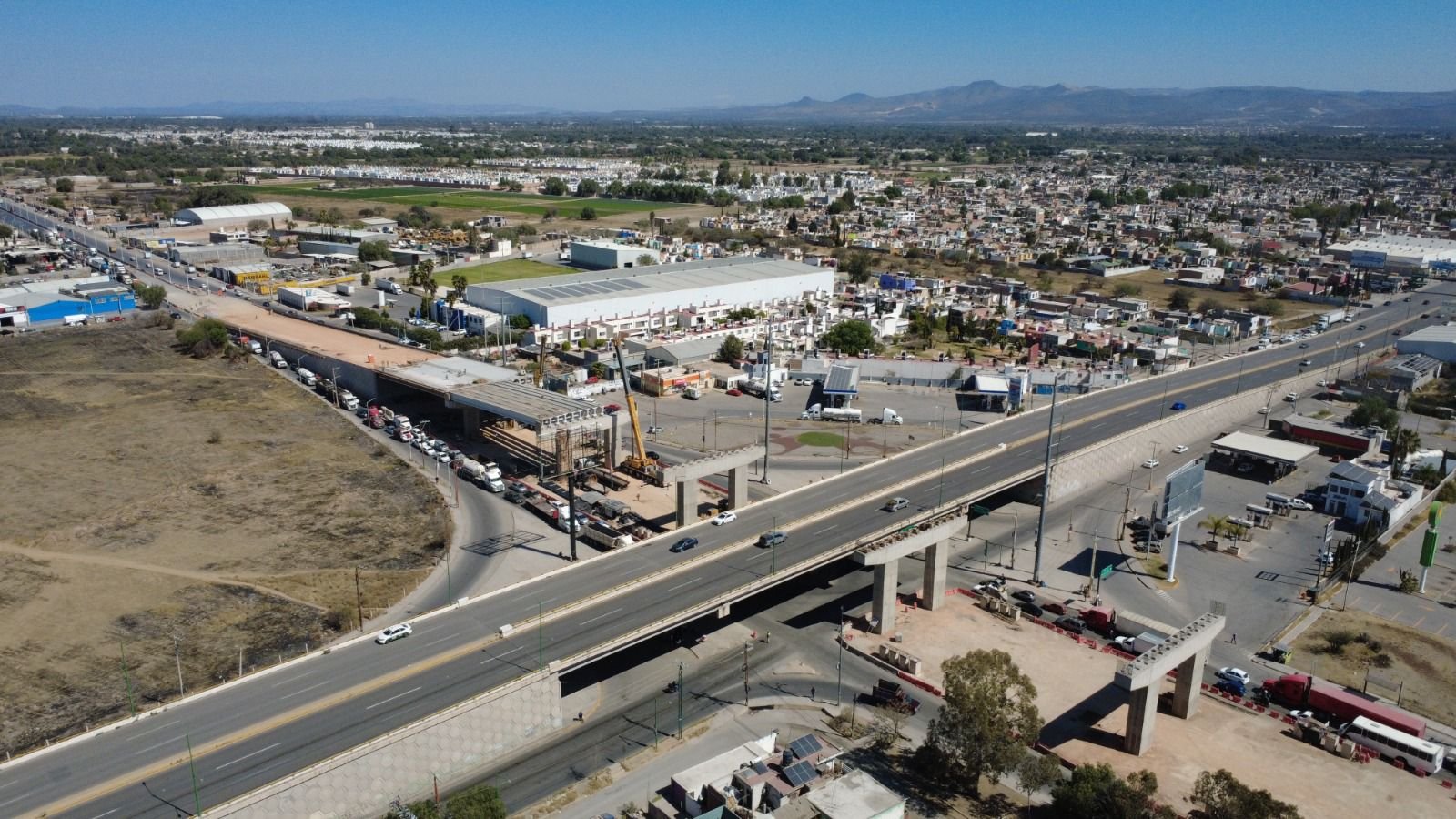 CONTINÚAN CIERRES VIALES NOCTURNOS EN CIRCUITO POTOSÍ Y VALLE DE LOS FANTASMAS