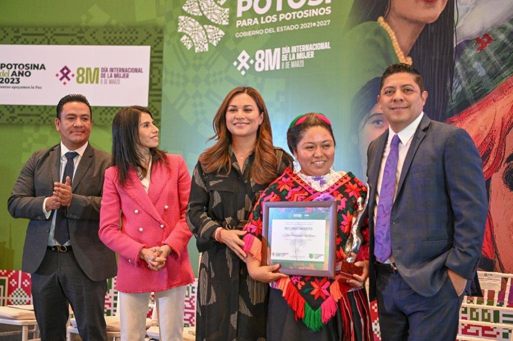 GOBIERNO ESTATAL IMPULSA RECONOCIMIENTO A MUJERES POTOSINAS