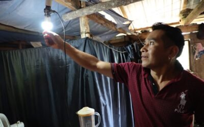 PANELES SOLARES TRANSFORMAN VIDA DE FAMILIAS EN LA SIERRA DE XILITLA
