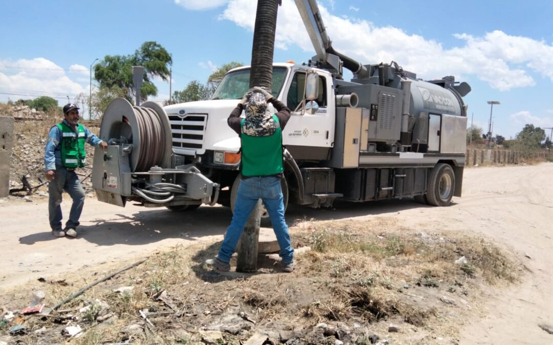 ESTADO REALIZA LABORES DE LIMPIEZA EN REDES DE DRENAJE SANITARIO EN LA ZONA METROPOLITANA