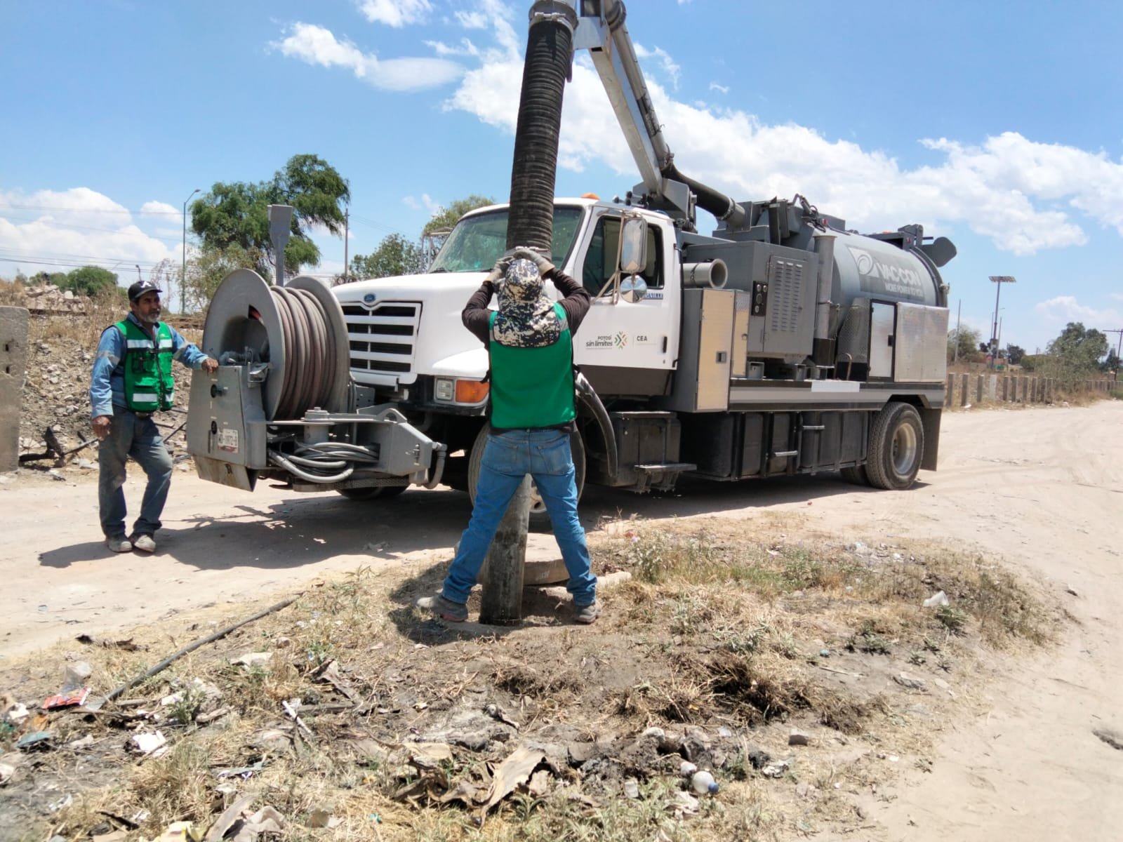 ESTADO REALIZA LABORES DE LIMPIEZA EN REDES DE DRENAJE SANITARIO EN LA ZONA METROPOLITANA