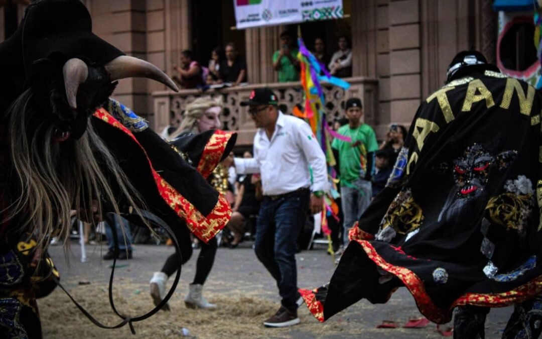 LOS DIABLOS DE LA HUASTECA Y ZONA MEDIA, LLENAN DE VIDA EL CENTRO HISTÓRICO.