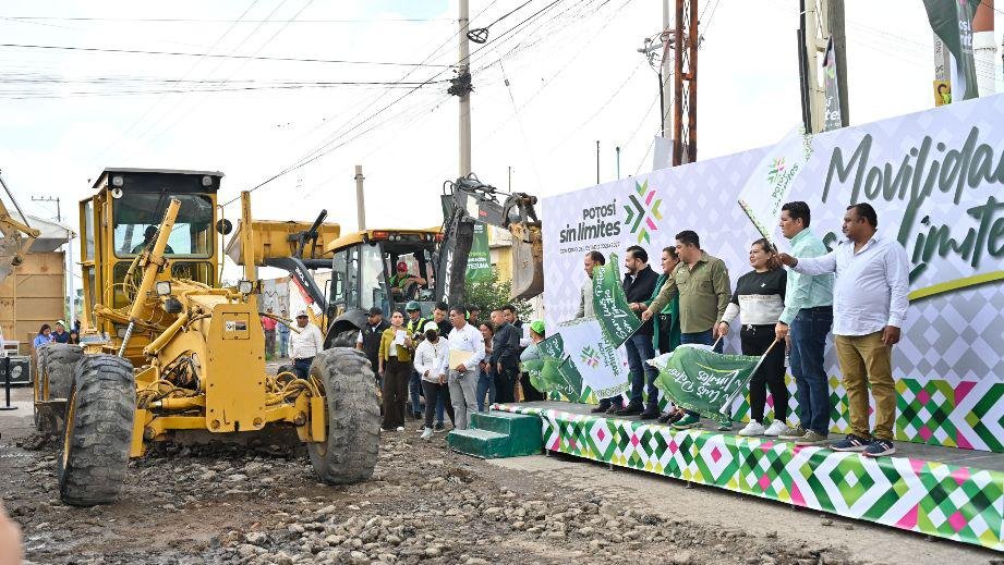 RICARDO GALLARDO AMPLÍA RED CARRETERA EN EL ALTIPLANO