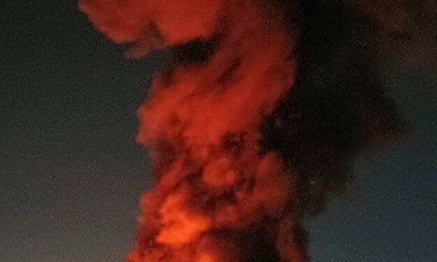 GOBIERNO ESTATAL SUMA ESFUERZOS EN CONTROL DE INCENDIO EN RECICLADORA DE VILLA DE POZOS