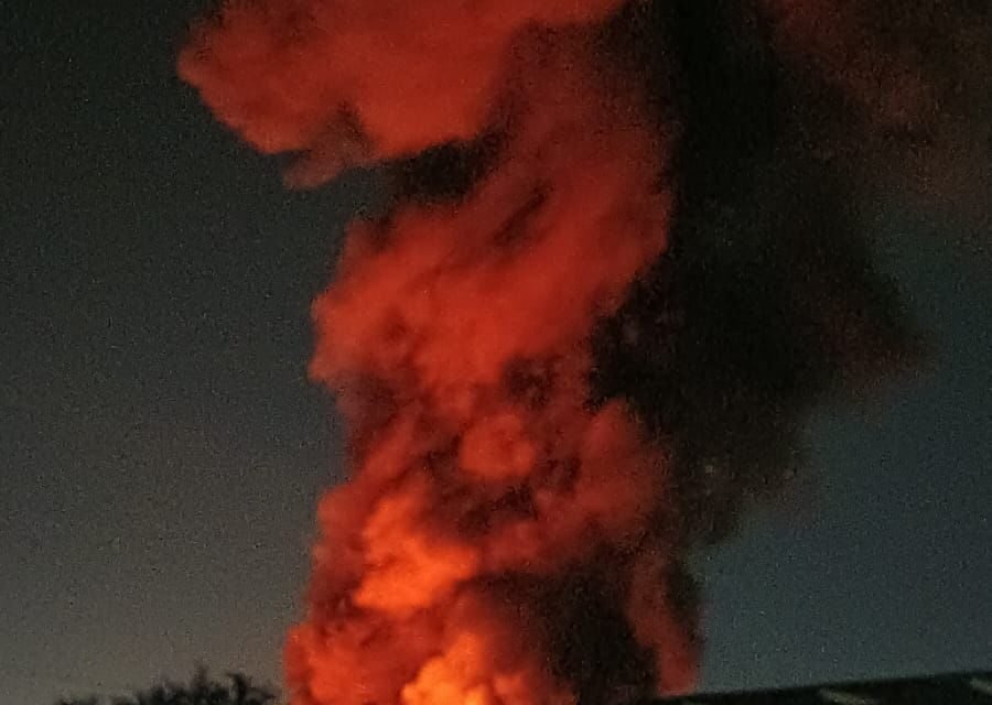 GOBIERNO ESTATAL SUMA ESFUERZOS EN CONTROL DE INCENDIO EN RECICLADORA DE VILLA DE POZOS