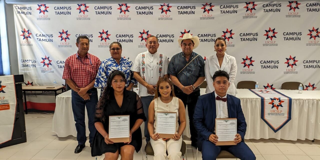 ESTUDIANTES DE LA UNIVERSIDAD INTERCULTURAL SON BENEFICIADOS CON PROGRAMA DE TITULACIÓN GRATUITA
