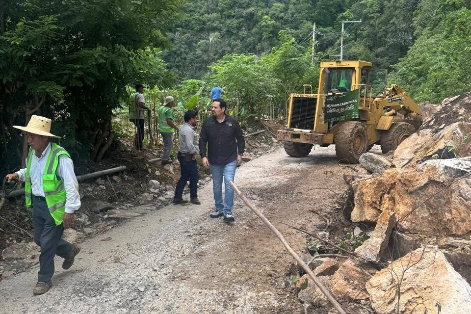 GOBIERNO ESTATAL ATIENDE CAMINOS AFECTADOS POR LAS LLUVIAS