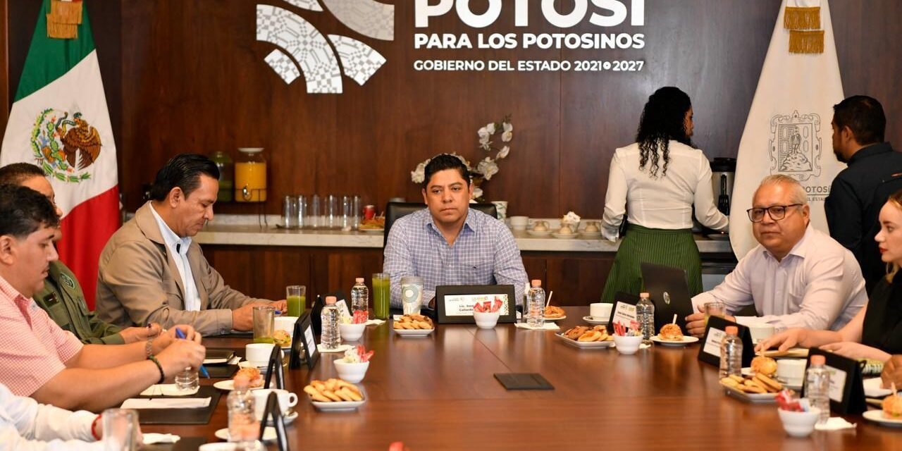RICARDO GALLARDO ACUERDA REFORZAR A POLICÍAS MUNICIPALES CON ALCALDES DE LA ZONA MEDIA