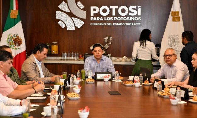RICARDO GALLARDO ACUERDA REFORZAR A POLICÍAS MUNICIPALES CON ALCALDES DE LA ZONA MEDIA