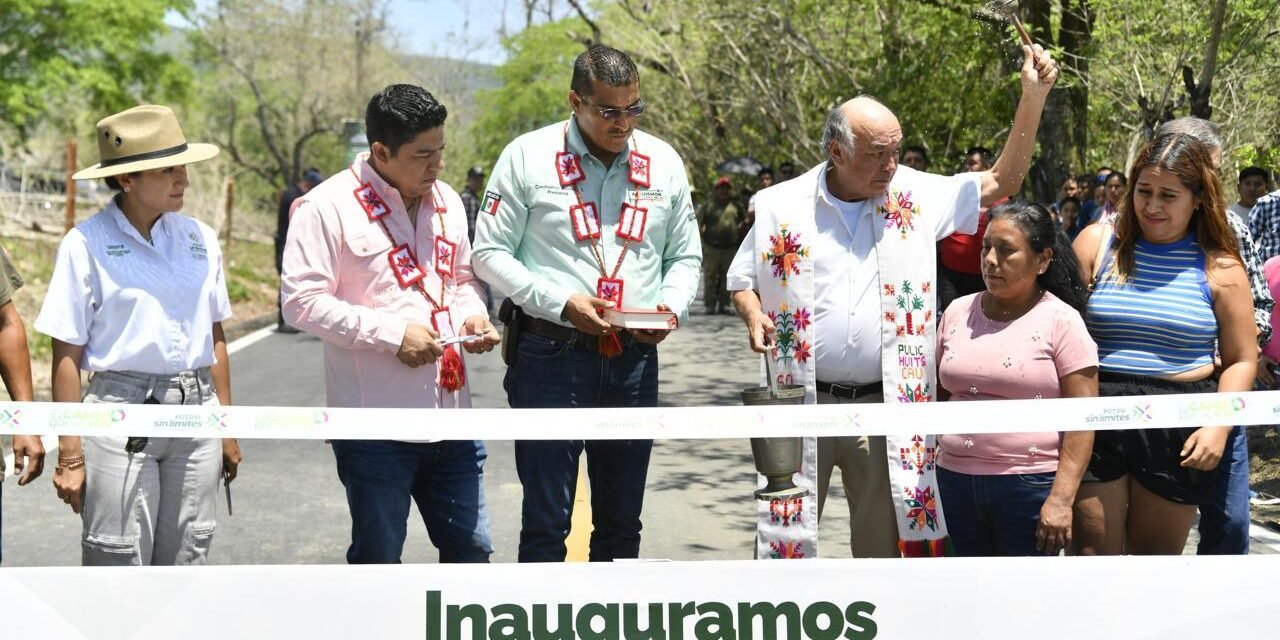 RICARDO GALLARDO INAUGURA UN CAMINO MÁS EN LA HUASTECA POTOSINA