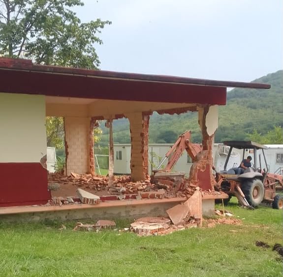 GOBIERNO ESTATAL AVANZA EN LA REHABILITACIÓN DE LA ESCUELA “BENITO JUÁREZ” EN AQUISMÓN