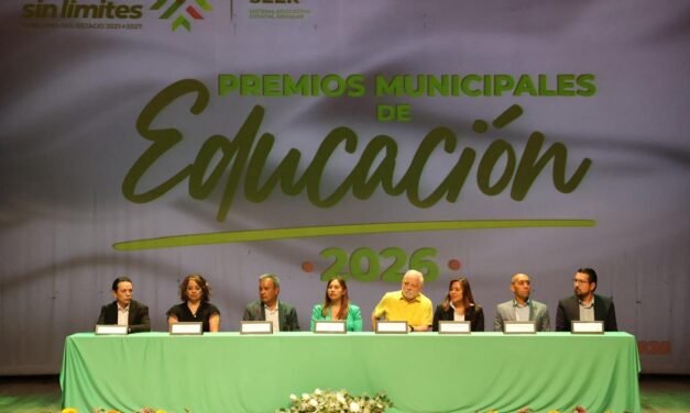 GOBIERNO ESTATAL RECONOCE LA TRAYECTORIA DEL MAGISTERIO POTOSINO EN LOS PREMIOS MUNICIPALES DE EDUCACIÓN 2026