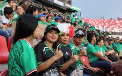 AFICIONADOS CELEBRAN TRANSMISIONES DEL MUNDIAL EN EL ESTADIO LIBERTAD FINANCIERA