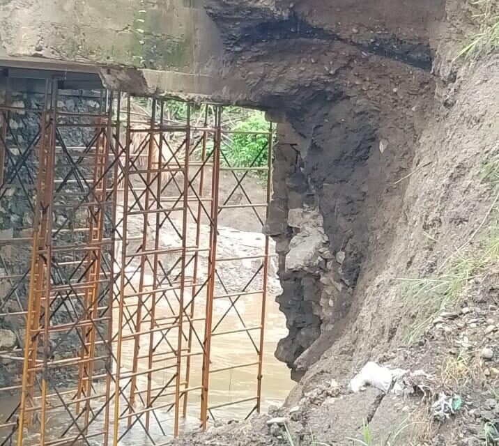 ANTE PERSISTENTES LLUVIAS, CIERRE TOTAL DEL PUENTE DE LA SAGRADA FAMILIA