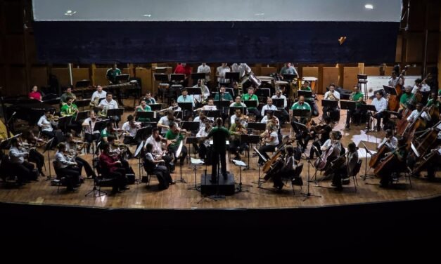 FÚTBOL Y MÚSICA SE UNEN EN EXITOSO CONCIERTO SINFÓNICO
