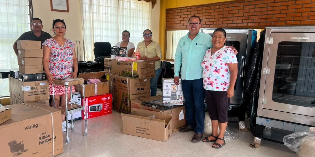 GOBIERNO ESTATAL FORTALECE LA CAPACITACIÓN LABORAL CON ENTREGA DE EQUIPAMIENTO