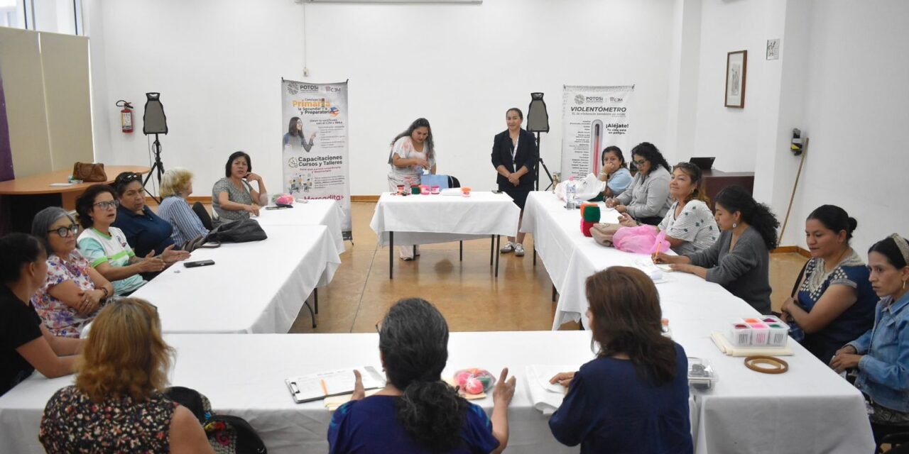 GOBIERNO ESTATAL IMPULSA BORDADO TÉNEK PARA AUTONOMÍA ECONÓMICA DE MUJERES