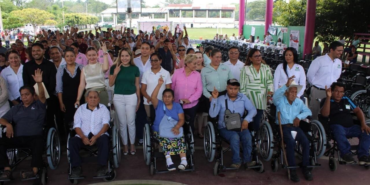 GOBIERNO ESTATAL ENTREGA APOYOS A PERSONAS CON DISCAPACIDAD