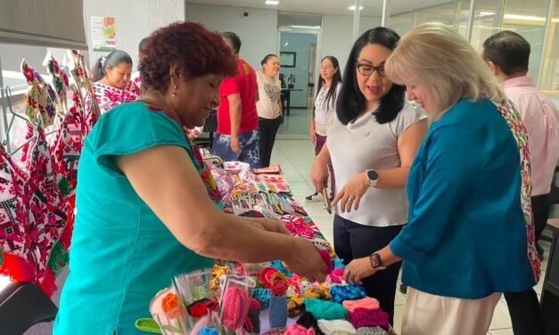 GOBIERNO ESTATAL IMPULSA EL AUTOEMPLEO CON MERCADITO ARTESANAL INDÍGENA