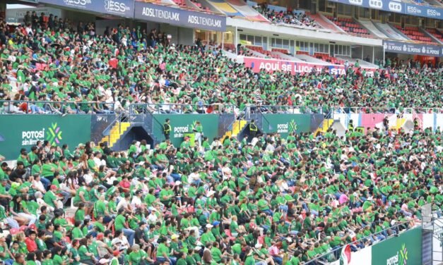 JUNTO A 22 MIL AFICIONADOS, RICARDO GALLARDO VIVIÓ OTRA GRAN FIESTA FUTBOLERA EN SAN LUIS POTOSÍ