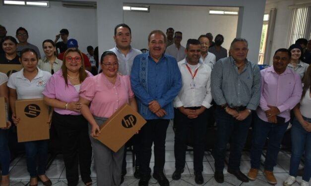 SECRETARÍA DE ECONOMÍA  ENTREGA EQUIPO DIGITAL A MIPYMES DE CIUDAD VALLES