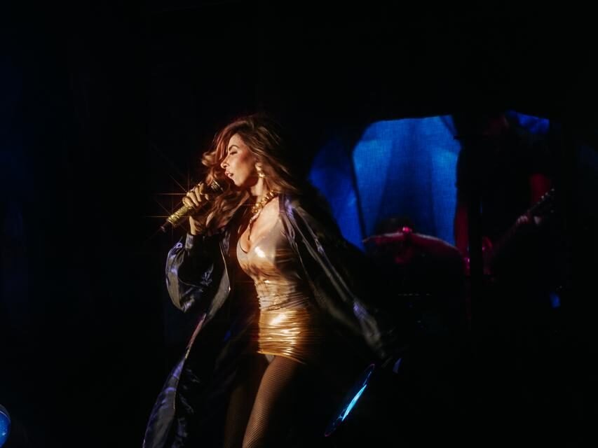 GLORIA TREVI HACE VIBRAR EL FORO EN EL ARRANQUE DE FENAPO 2026