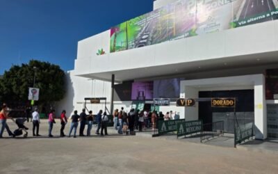 FILAS ABARROTADAS PARA EL PALENQUE DE LA FENAPO