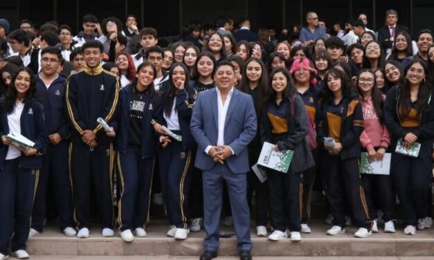 RICARDO GALLARDO ANUNCIA MÁS DE 6 MIL 500 BECAS PARA ESTUDIOS SUPERIORES Y POSGRADOS