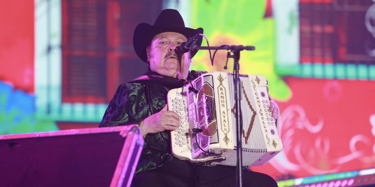 EL REY DEL ACORDEÓN, RAMÓN AYALA, HACE HISTORIA EN EL FORO DE FENAPO