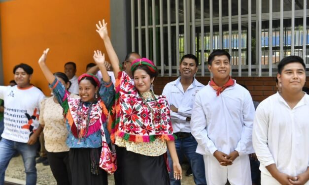 MADRES Y PADRES DE FAMILIA DE MATLAPA AGRADECEN AL GOBERNADOR RICARDO GALLARDO POR APOYO EDUCATIVO