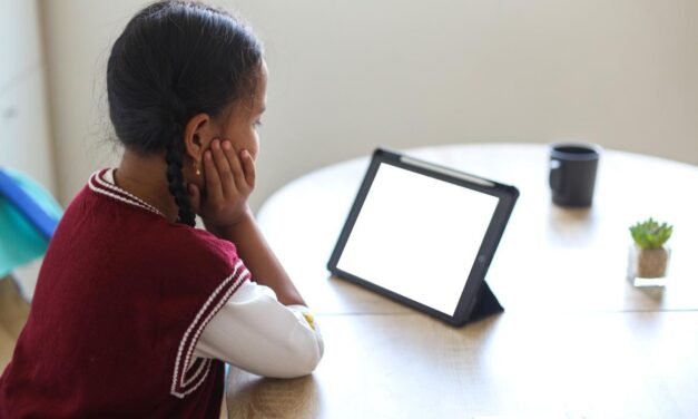 FAMILIAS POTOSINAS AVALAN RESTRICCIÓN DE CELULARES EN EDUCACIÓN BÁSICA